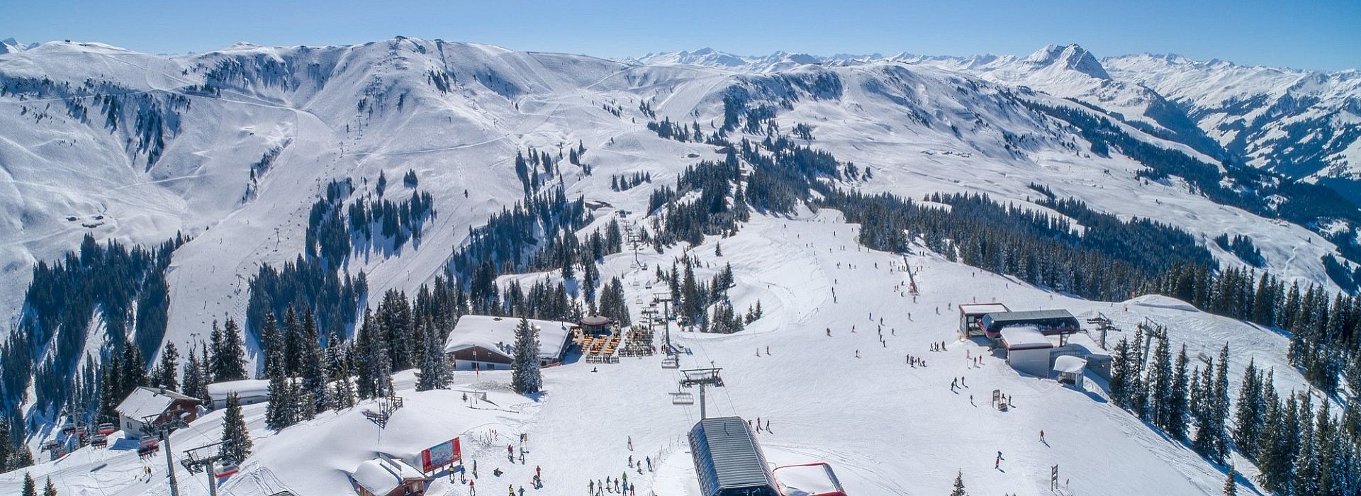 bergstationen-luftaufnahme-skigebiet