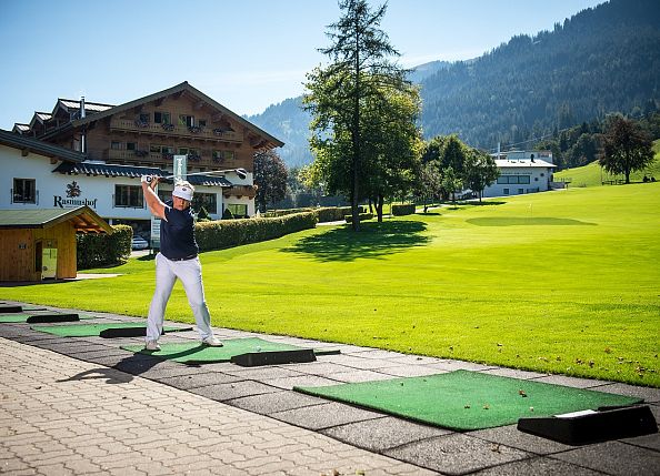 Überdachte Driving Range in Kitzbühel