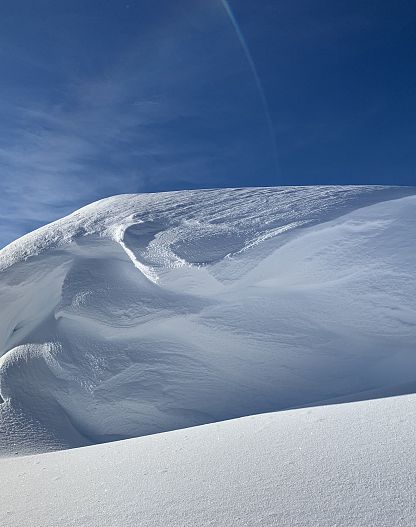 Spectacular snow cornice