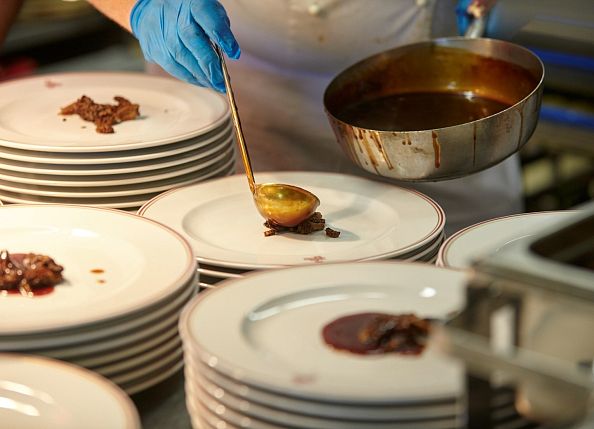 Plating dishes