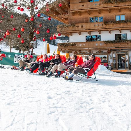 Skiing, winter walking, cross-country skiing, …